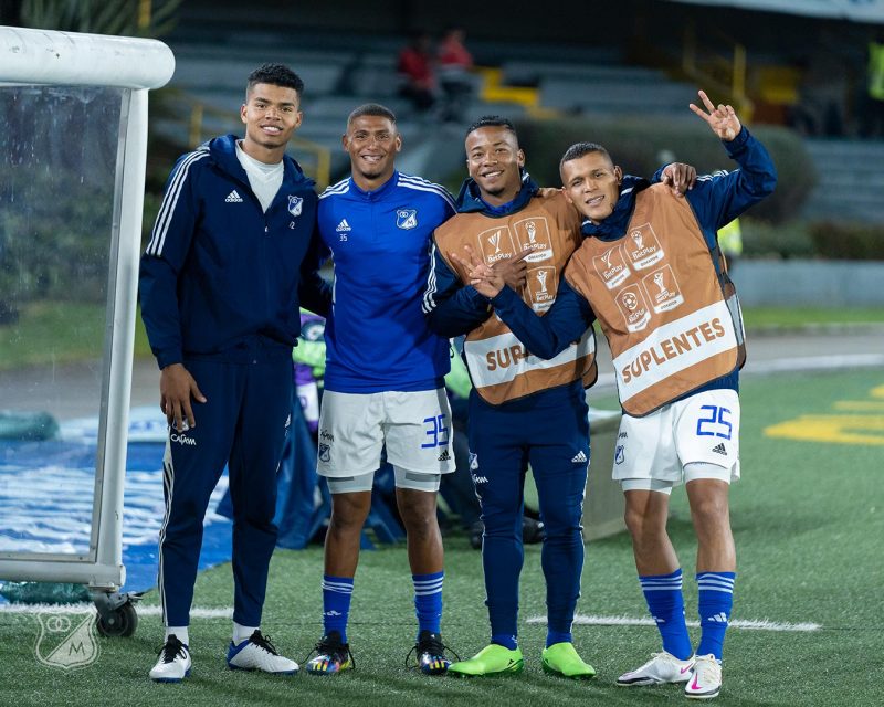 POSTALES DE LA NOCHE AZUL CONTRA DEPORTIVO PASTO - Millonarios FC
