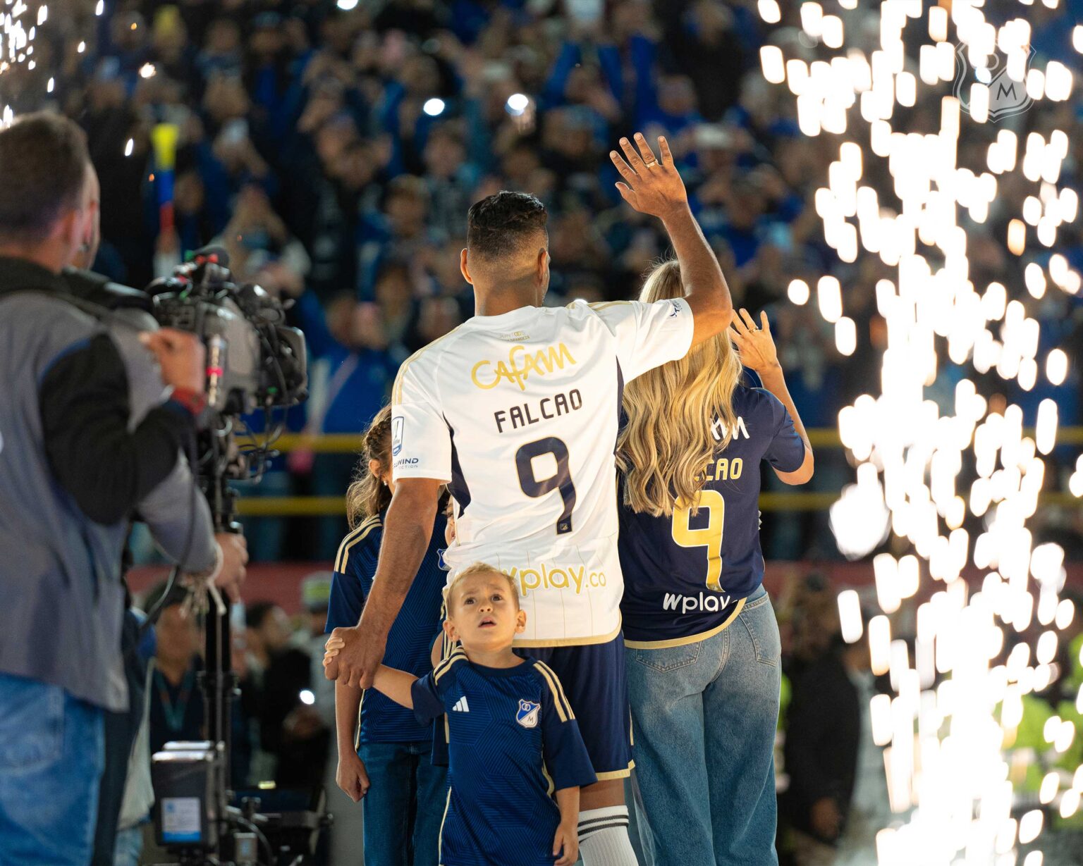 ¡Noche mágica para Millonarios! La presentación de nuestra plantilla ...